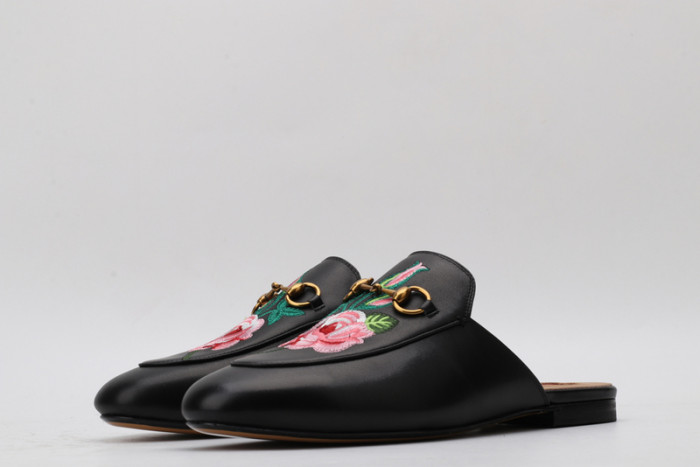 guc loafer