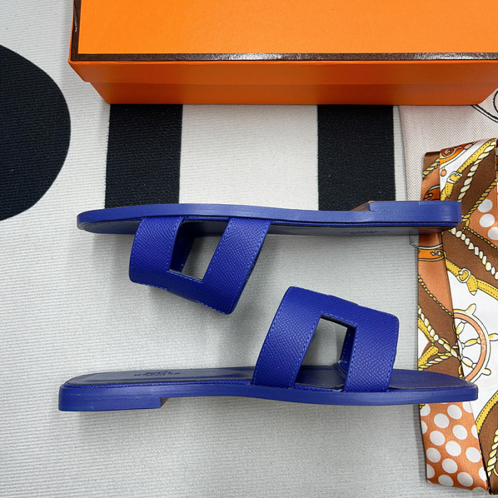 her slides 2306091