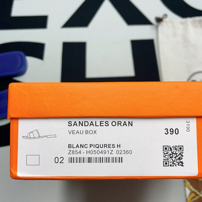 her slides 2306091