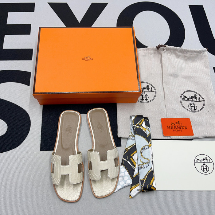 her slides 2306094